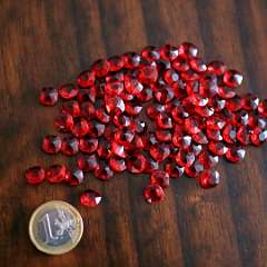 18: Square_Red_Glass_8x8mm