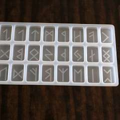 24: Runove_Pismo_Mold