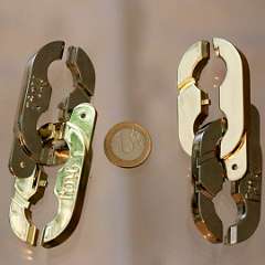 16: Hanayama Cast Keyring