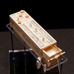 2: Paris_-_Toutânkhamon,_le_Trésor_du_Pharaon_-_Plateau_de_jeu_miniature_en_ivoire_-_005