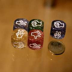 17: Dice 20x20 mm Finger-guessing