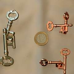 10: Hanayama Cast Key