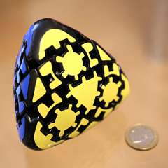 16: Gear Pyramide