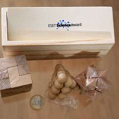 18: 3x wood puzzle